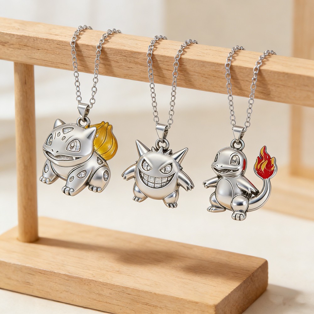 Japanese Fan - Colar Vintage com Pingente de Monstro